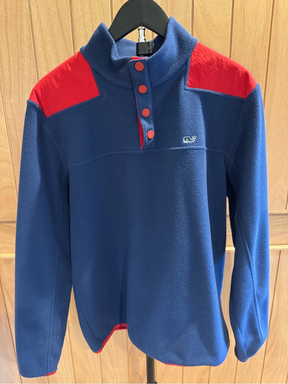 Men Vineyard Vines Navy Fleece Pullover with Red Snap Accents size medium EUC
